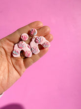 Load image into Gallery viewer, Pink Shell Arch