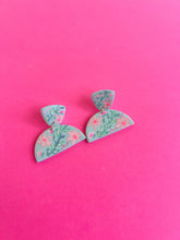 Load image into Gallery viewer, Dancing calypso earring style 2